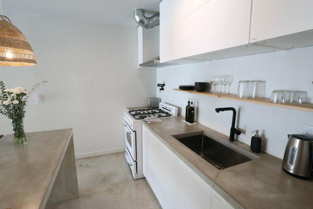 Concrete Suite 5 Min Walk To Shands Uf Gainesville Exterior foto