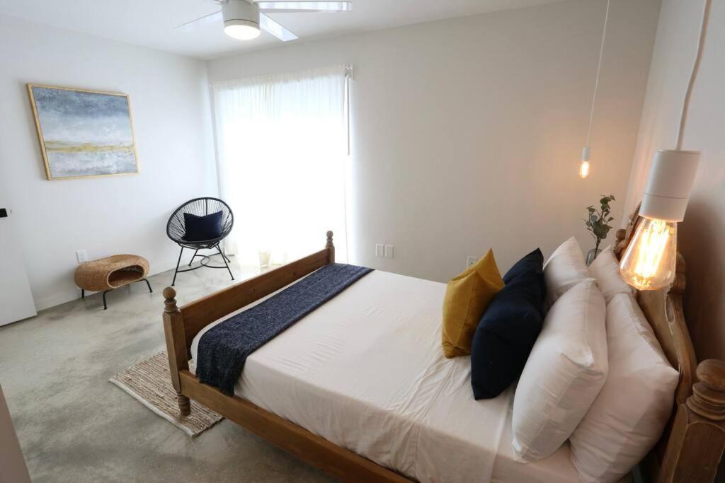 Concrete Suite 5 Min Walk To Shands Uf Gainesville Exterior foto