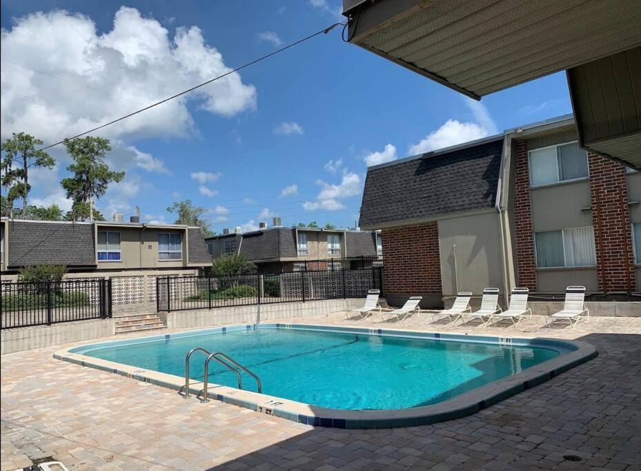 Concrete Suite 5 Min Walk To Shands Uf Gainesville Exterior foto