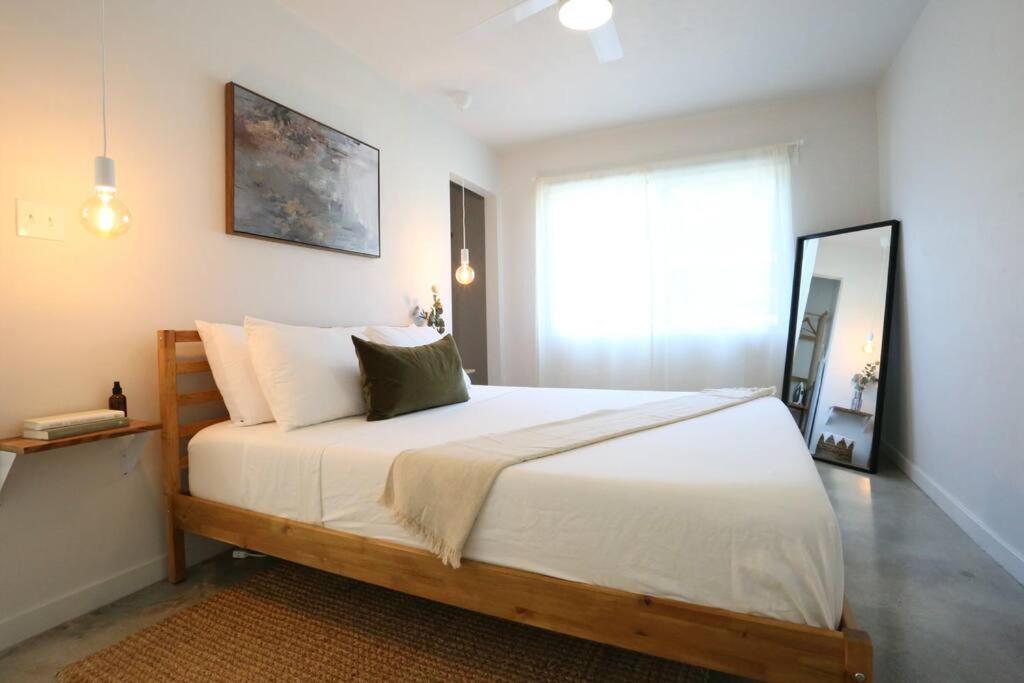 Concrete Suite 5 Min Walk To Shands Uf Gainesville Exterior foto